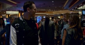 Tiësto muestra modelos, fiestas y shots en el video ‘Red Lights’ image-8924