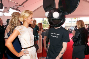 Paris Hilton hace más dinero mezclando que Deadmau5 y Tiesto juntos image-11229