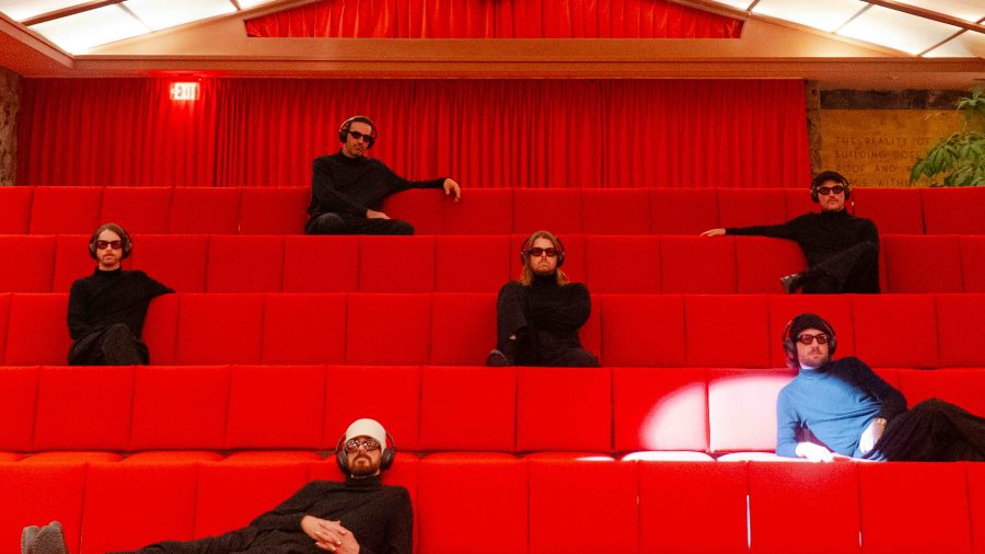 LEISURE celebra su regreso a Latinoamérica con el estreno de “Ride It Out”