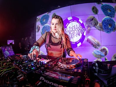 Isabella Serafini: la DJ chilena que convirtió su energía y técnica en una de las propuestas femeninas más fuertes de la escena electrónica